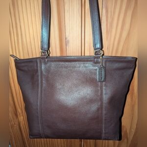 Vintage Coach Lightweight Tote In Glove Tanned Mahogany Leather. 4065